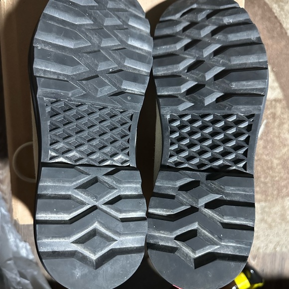 Vans Cream Sneakers Sleek Design Everyday Comfort - Picture 8 of 12